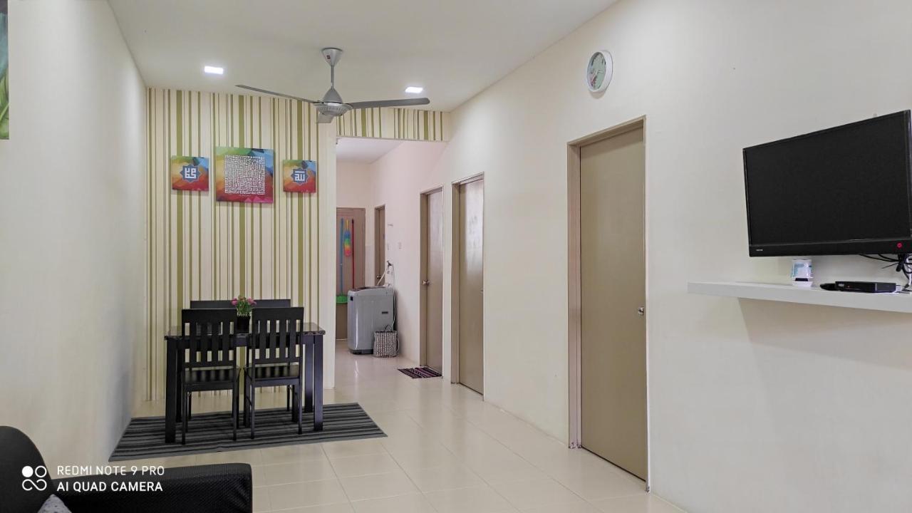 Neesa Homestay Bukit Gambang-Muslim Екстер'єр фото