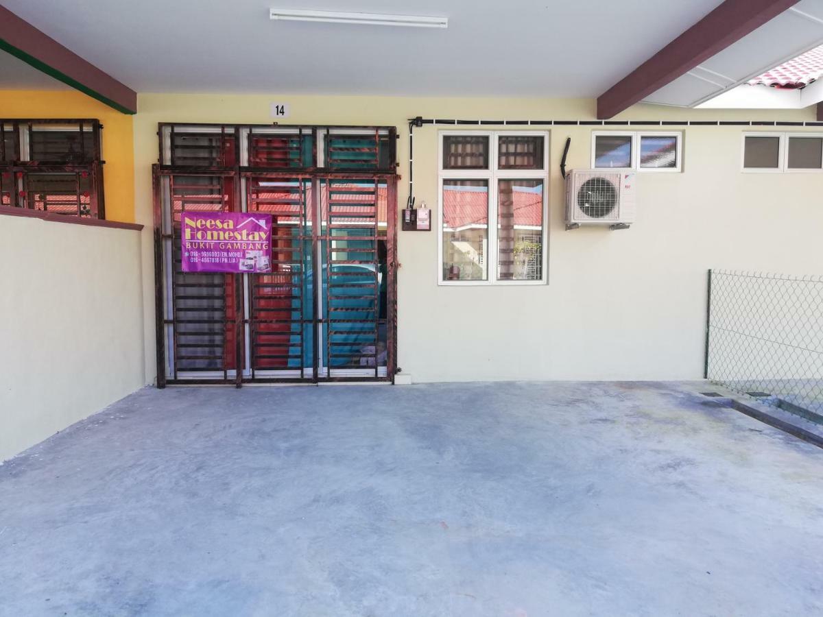 Neesa Homestay Bukit Gambang-Muslim Екстер'єр фото