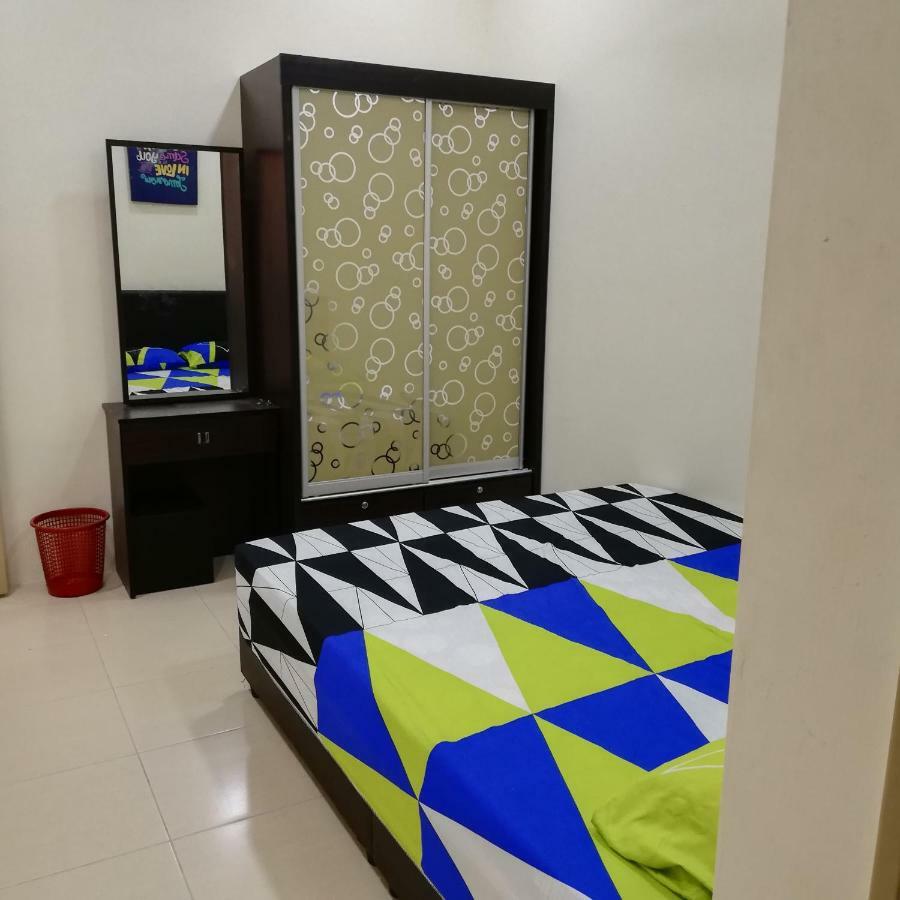 Neesa Homestay Bukit Gambang-Muslim Екстер'єр фото