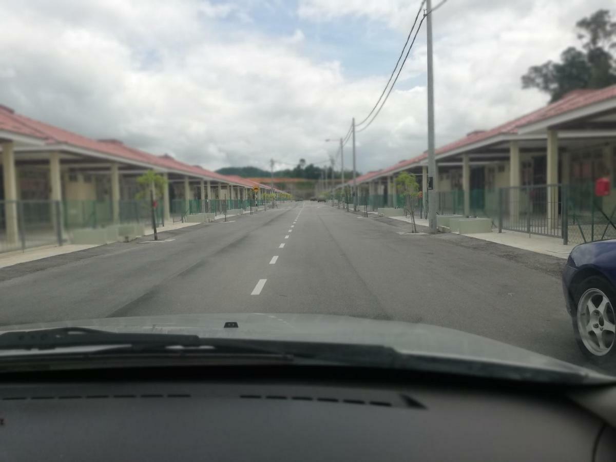 Neesa Homestay Bukit Gambang-Muslim Екстер'єр фото