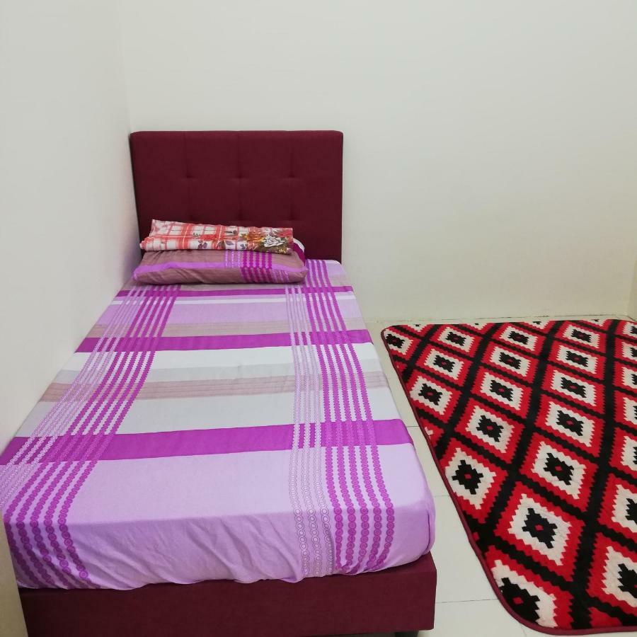 Neesa Homestay Bukit Gambang-Muslim Екстер'єр фото