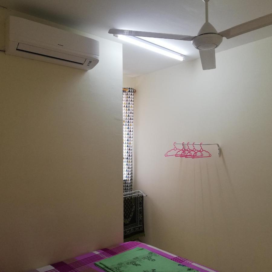 Neesa Homestay Bukit Gambang-Muslim Екстер'єр фото