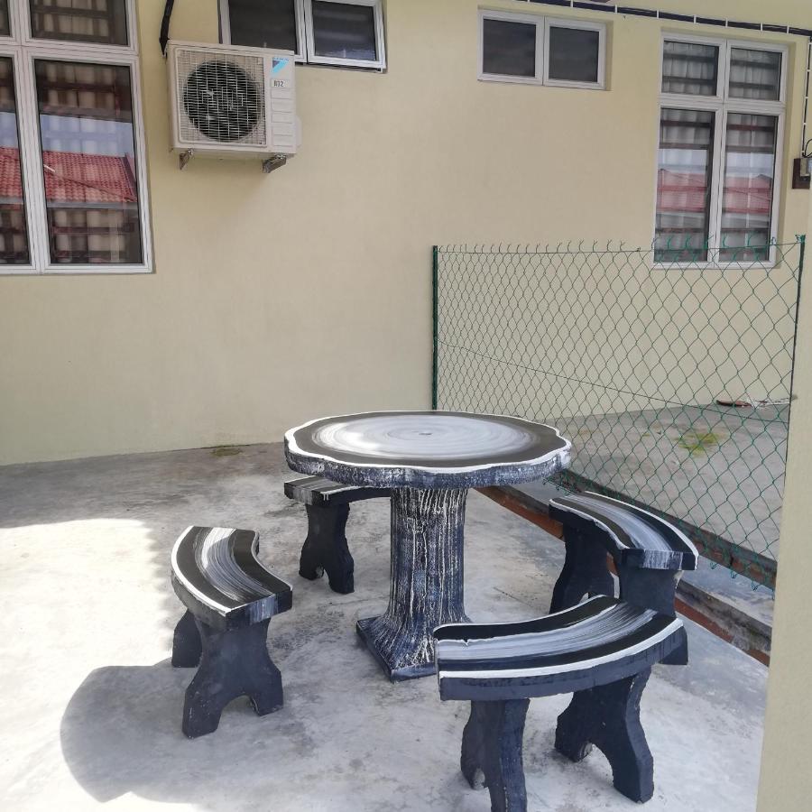 Neesa Homestay Bukit Gambang-Muslim Екстер'єр фото