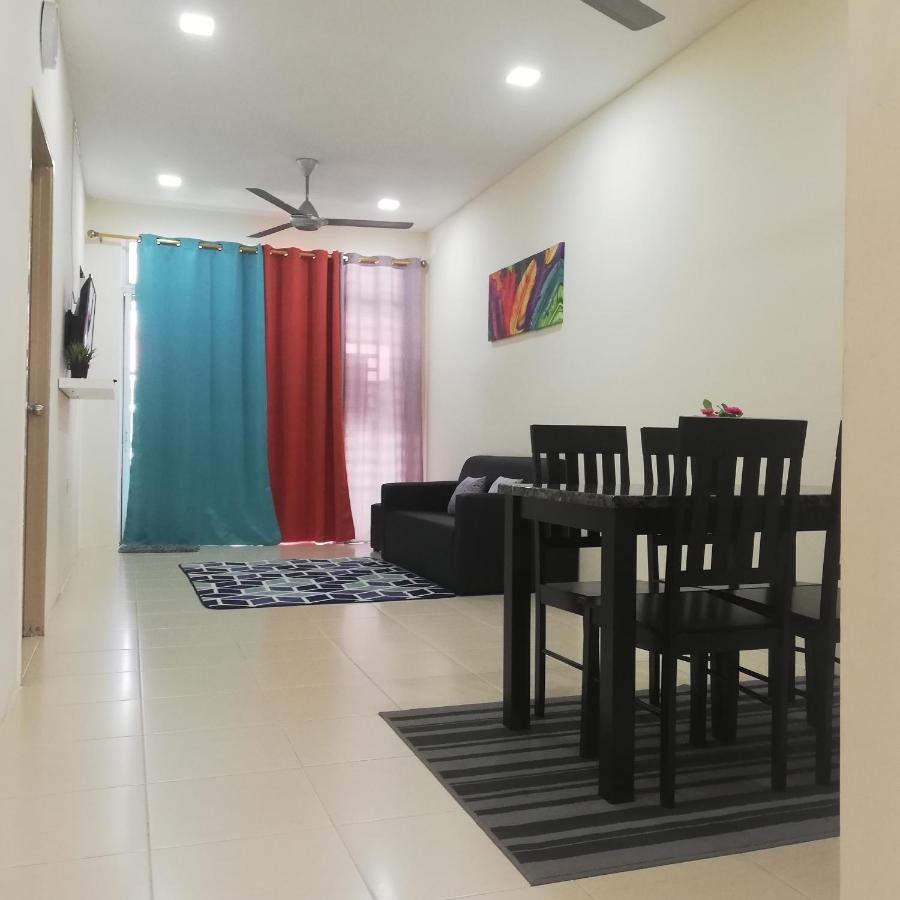 Neesa Homestay Bukit Gambang-Muslim Екстер'єр фото