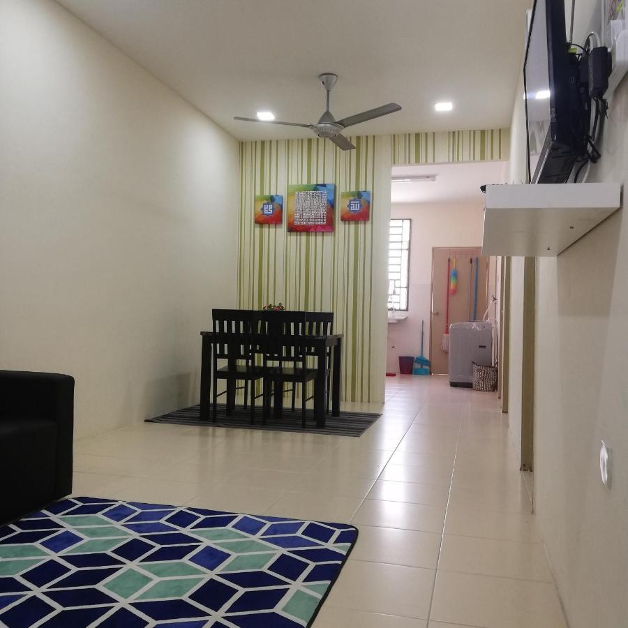 Neesa Homestay Bukit Gambang-Muslim Екстер'єр фото